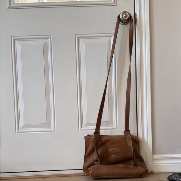 ROOTS Geniune Leather
Convertible Crossbody into
Backpack - Picture 13 of 13